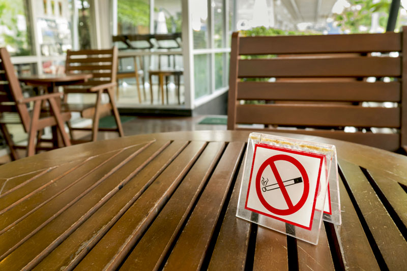 http://prohotelia.com.ua/wp-content/uploads/2015/04/no-smocking-outside-restaurant.jpg